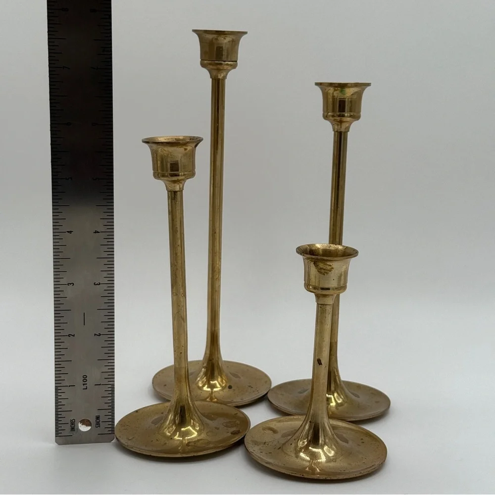 set of four brass candlesticks of varying heights holiday vintage cottagecore - Picture 7 of 7